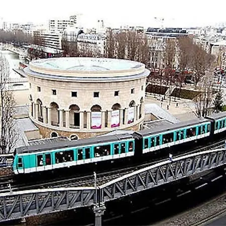 Apartment Facile D'acces Et Entretenu Par Femme De Menage *