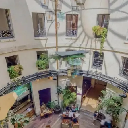 Facile D'acces Et Entretenu Par Femme De Menage * Paris