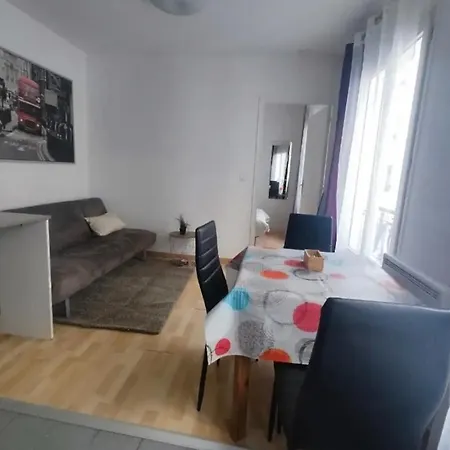 Apartment Facile D'acces Et Entretenu Par Femme De Menage